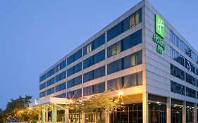 Holiday Inn Milton Keynes Central By Ihg